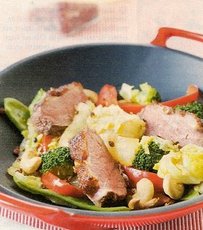 Recept: Eend met roerbakgroenten en vissaus Recept: Eend met roerbakgroenten en vissaus