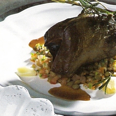Recept: Duif uit de oven op linzen en tomaat