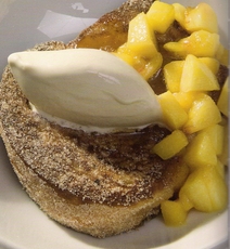 Recept: Wentelteefje van brioche met perzikcompote