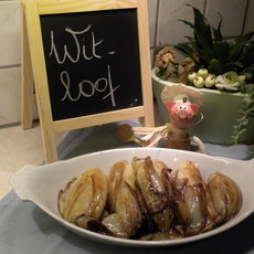 Recept: Witloof gebakken met bruine suiker en luikse siroop Recept: Witloof gebakken met bruine suiker en luikse siroop