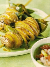 Recept: Aardappel-lauriersaté met kwarkdip Recept: Aardappel-lauriersaté met kwarkdip