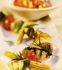 Recept: Groentespiesjes met tomatensalsa