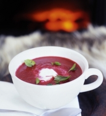 Recept: Spicy Bietensoep met Munt en Yoghurt Recept: Spicy Bietensoep met Munt en Yoghurt