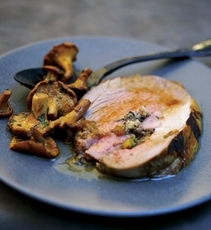 Recept: Gevulde lamsbout met cantharellen Recept: Gevulde lamsbout met cantharellen