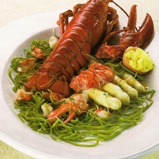 Recept: Asperges met kreeft en groene spaghetti