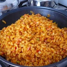Recept: Eenvoudige Macaronischotel Recept: Eenvoudige Macaronischotel