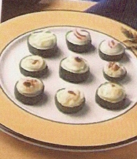 Recept: Komkommerhapjes met kaassaus