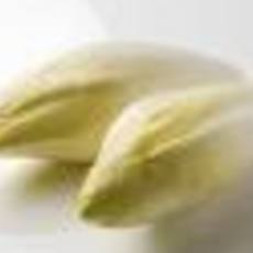 Recept: Witlofsla met fruit en walnoten