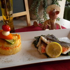 Recept: Rode poon op een bedje van zeekraal en lamsoren geserveerd met puree en groenten brochette 