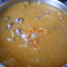 Recept: Hutspotsoep met kaasstokbrood Recept: Hutspotsoep met kaasstokbrood
