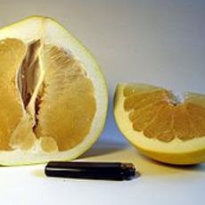 Recept: Kipsalade met pomelo en ananas