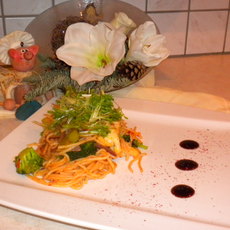 Recept: Vegetarische pasta met een coulis van rode en oranje  paprika