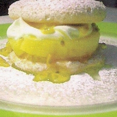 Recept: Meringues met gepocheerde ananas