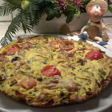 Recept: Omelet met ontbijtspek en verse lentegroenten 
