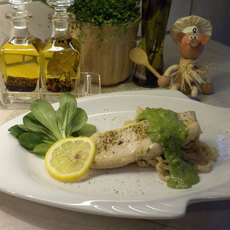 Recept: Schelvisruggen met een veldslasausje op een bedje van pasta                                                                                                                                                                   