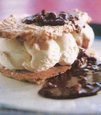 Recept: Notenschuimtompouce met Vanille-ijs ( zie opm)