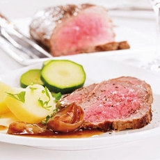 Recept: Rosbief met balsamicojus, aardappelen en courgette