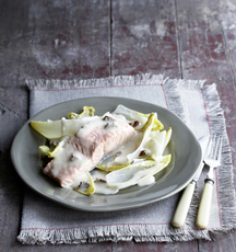 Recept: Gestoomde zalm met witlof en vanille