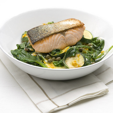Recept: Gegrilde zalm met courgette en spinazie