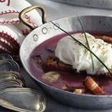 Recept: Gepocheerd ei in rode wijnsaus