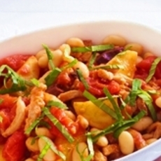Recept: Griekse vleesreepjes met aardappel en tomaat