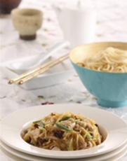 Recept: In sesamolie gemarineerde kip met walnoten Recept: In sesamolie gemarineerde kip met walnoten