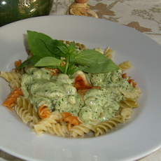 Recept: Tricolore pasta met kip vergezeld met een fris sausje