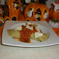 Recept: Maultaschen met een pittig tomatensausje en gorgonzola                                                                                                                                                                                                         