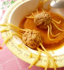 Recept: Halloweenbloedsoep met beestjes Recept: Halloweenbloedsoep met beestjes