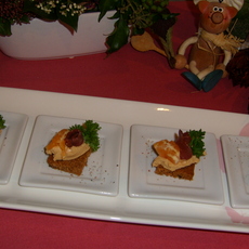 Recept: Hapje : peperkoek met een verrassend duootje van eend Recept: Hapje : peperkoek met een verrassend duootje van eend