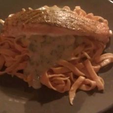 Recept: Oranje pasta met champignonsaus en zalm
