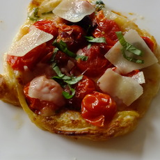 Recept: Geitenkaas en kerstomaatjes op bladerdeeg