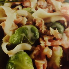 Recept: Spruitjes met ham of gerookte zalm en notensaus