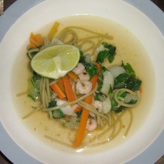 Recept: Thaise noedelsoep met groenten en garnalen