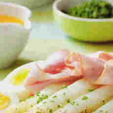 Recept: Asperges met ei, ham en botersaus
