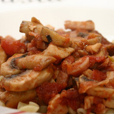 Recept: Macaroni met kipfilet, prei en champignons