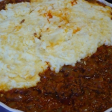 Recept: Gehakt-uientaart met aardappelpuree (oven) Recept: Gehakt-uientaart met aardappelpuree (oven)