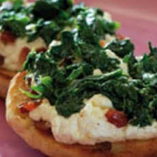 Recept: Muffins met gebakken spekjes, ricotta en spinazie