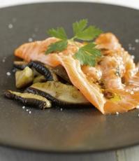 Recept: Carpaccio van zalm met eekhoorntjesbrood Recept: Carpaccio van zalm met eekhoorntjesbrood