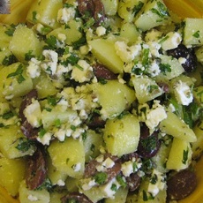 Recept: Italiaanse aardappelsalade met schapenkaas