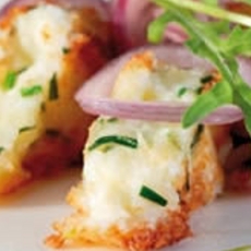 Recept: Kroketje van kabeljauwbrandade, gemarineerde rode ui en emulsie van peterselie