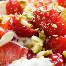 Recept: Ricotta met aardbeien en pistaches